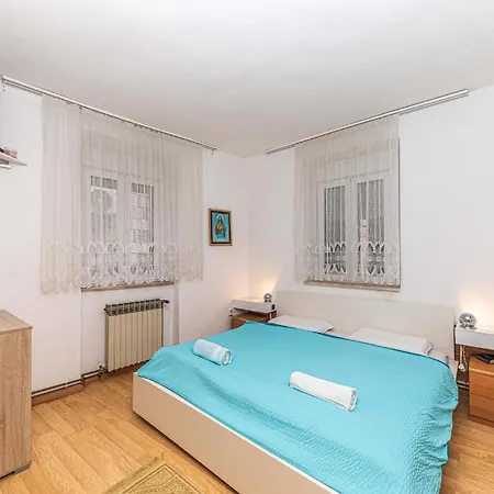 Feriehus Gorgeous In Seget Donji With Wifi Trogir
