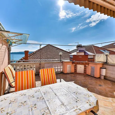 Feriehus Gorgeous In Seget Donji With Wifi Trogir