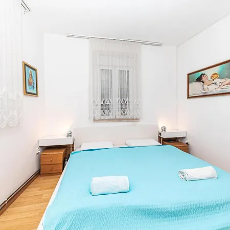 Gorgeous In Seget Donji With Wifi Vakantiehuis Trogir